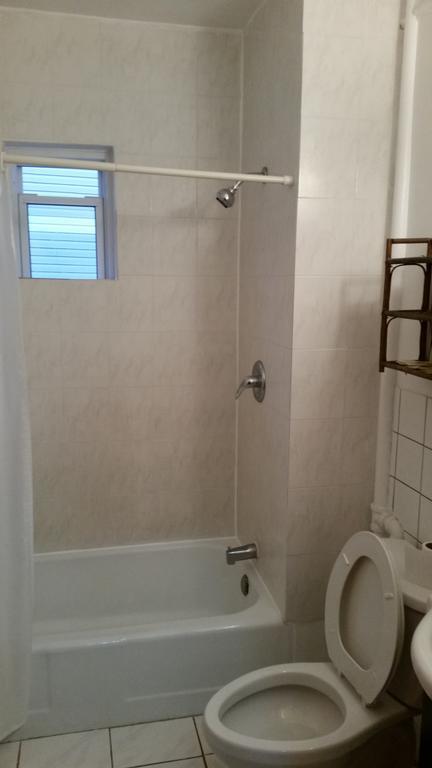 Chambre Double avec 2 Lits Doubles et Salle de Bains Privative