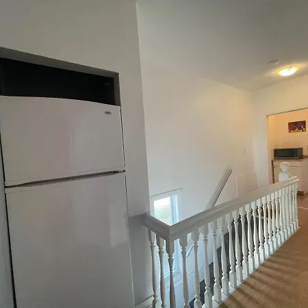 Somerset Guesthouse With Full Kitchen-2