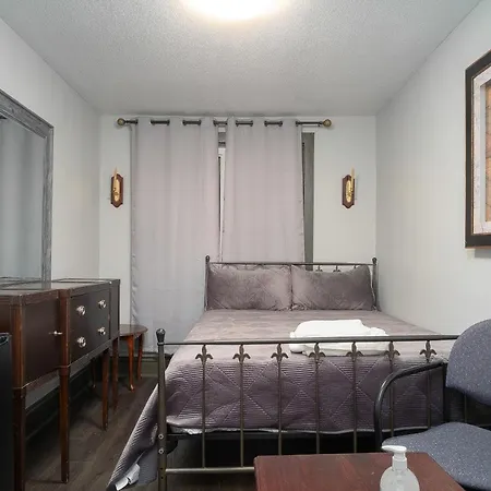 Room #4 Ottawa Downtown-3
