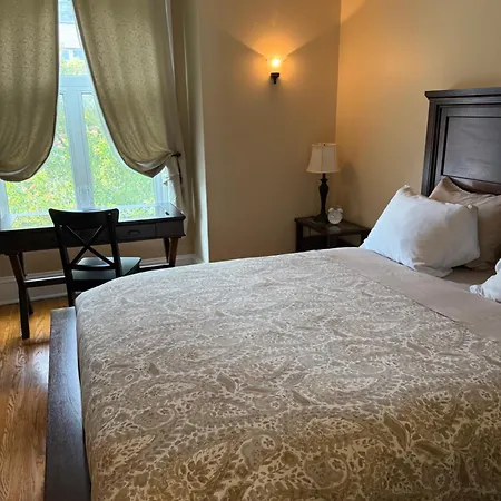 The Century House Bed And Breakfast Ottawa-3